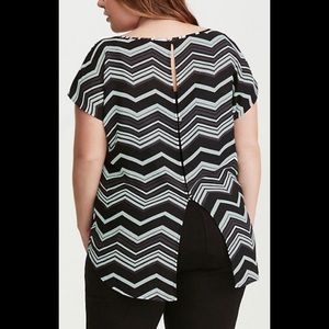 TORRID | CHEVRON BUTTON BACK TOP